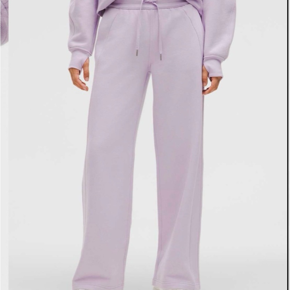 Lululemon Scuba Mid-Rise Wide-Leg Pants XS
Color: Lilac Ether